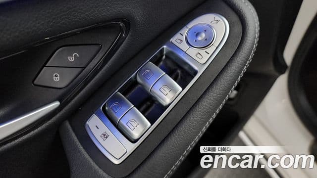 Mercedes-Benz C-Class 2021 — Photo 21/33