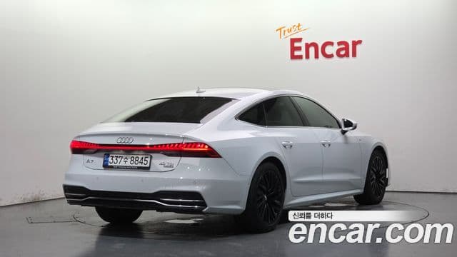 Audi A7 2020 — ფოტო 14/32