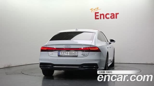 Audi A7 2020 — ფოტო 30/32