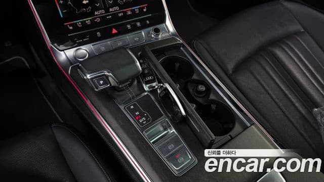 Audi A7 2020 — ფოტო 26/32