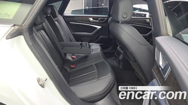 Audi A7 2020 — ფოტო 17/32
