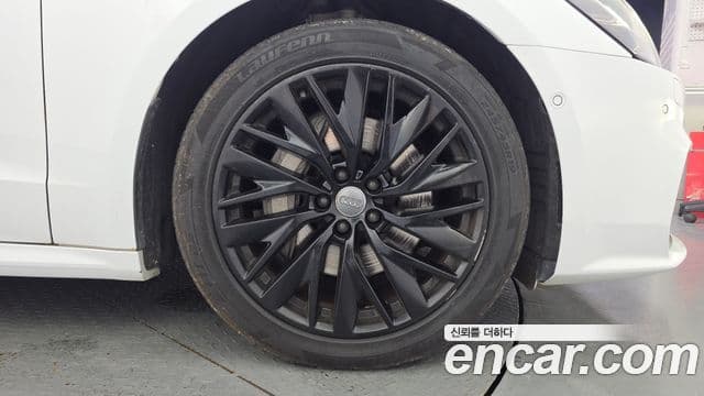 Audi A7 2020 — ფოტო 7/32