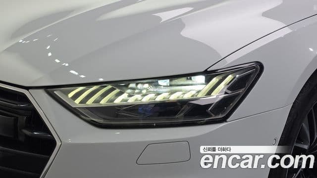 Audi A7 2020 — ფოტო 15/32
