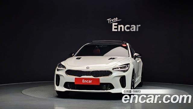 Kia Stinger 2018 — Фото 2/20
