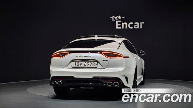 Kia Stinger 2018 — Фото 3/20