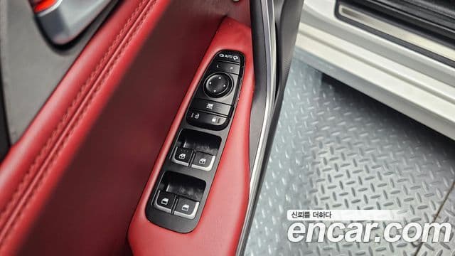Kia Stinger 2018 — Фото 17/20