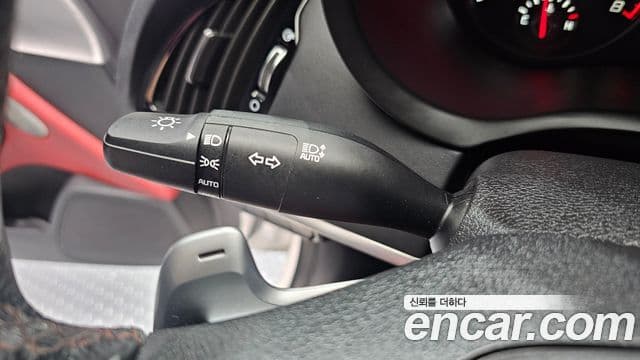 Kia Stinger 2018 — Фото 18/20