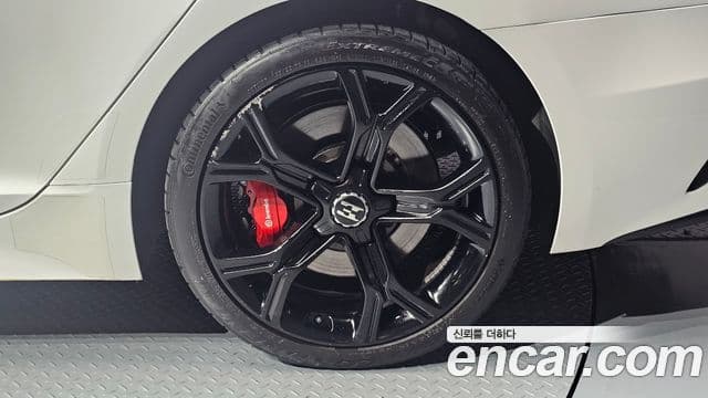Kia Stinger 2018 — ფოტო 34/34