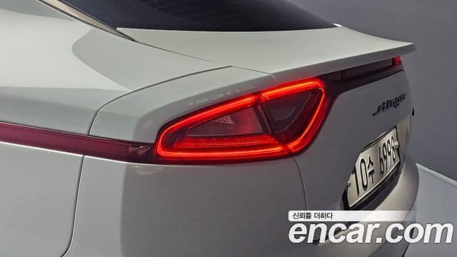 Kia Stinger 2018 — ფოტო 30/34