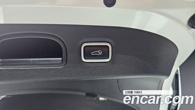 Kia Stinger 2018 — ფოტო 15/34