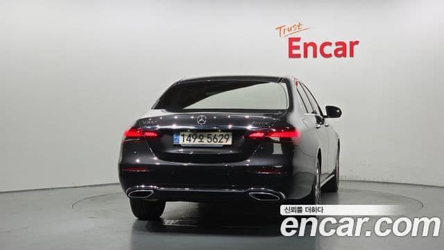 Mercedes-Benz E-Class 2021 — Фото 4/20