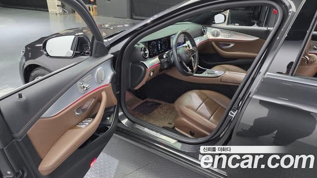 Mercedes-Benz E-Class 2021 — Фото 10/20