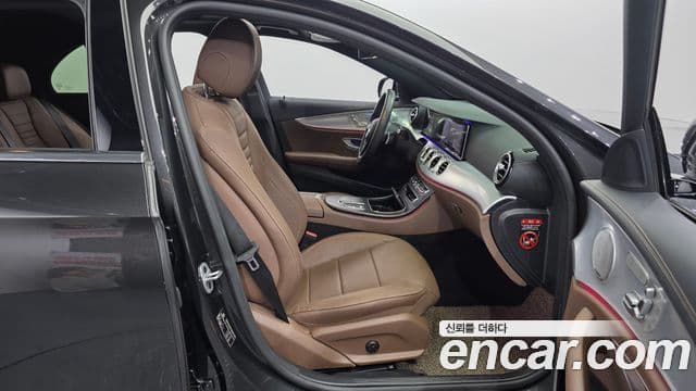 Mercedes-Benz E-Class 2021 — Фото 11/20