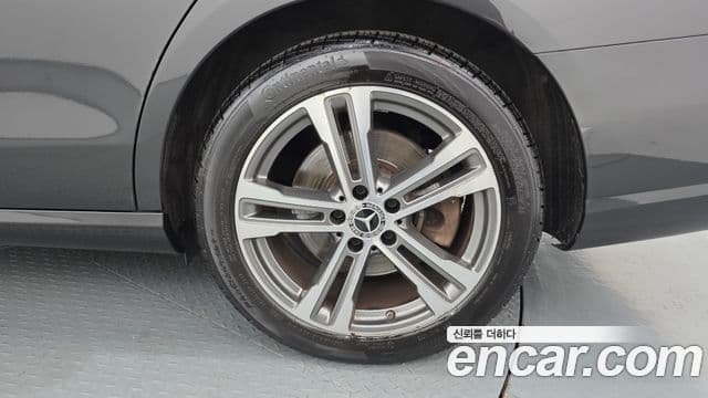 Mercedes-Benz E-Class 2021 — ფოტო 17/35