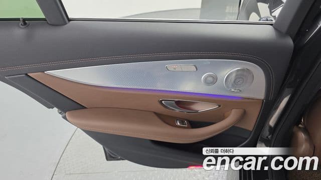 Mercedes-Benz E-Class 2021 — ფოტო 29/35