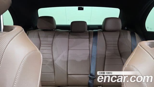 Mercedes-Benz E-Class 2021 — ფოტო 32/35