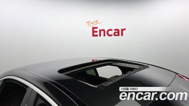 Mercedes-Benz E-Class 2021 — ფოტო 21/35