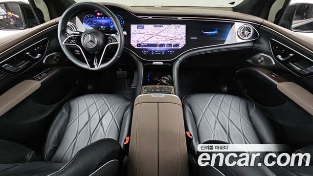 Mercedes-Benz EQS SUV 2023 — ფოტო 16/39