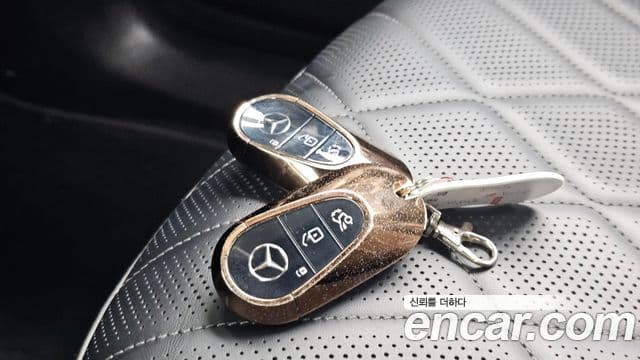 Mercedes-Benz EQS SUV 2023 — ფოტო 28/39