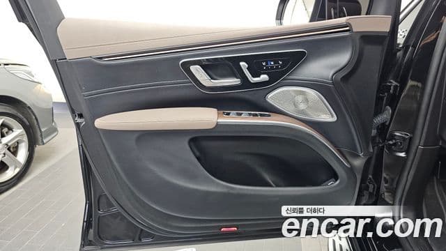 Mercedes-Benz EQS SUV 2023 — ფოტო 24/39