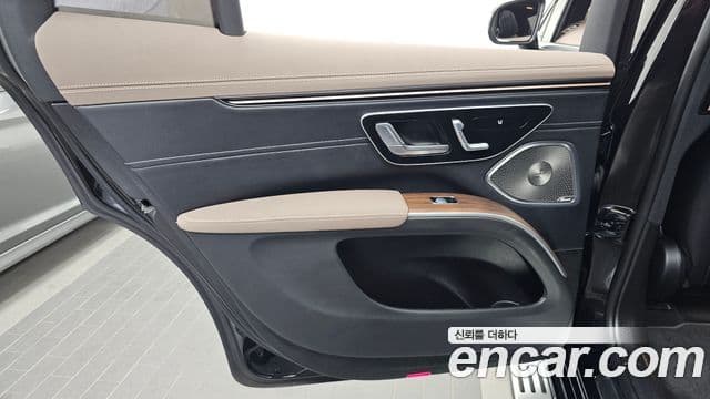 Mercedes-Benz EQS SUV 2023 — ფოტო 17/39