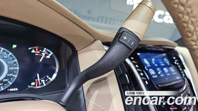 Cadillac Escalade 2020 — Фото 9/20