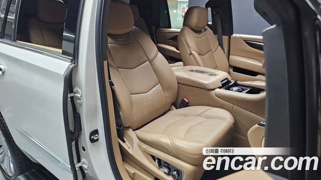 Cadillac Escalade 2020 — Фото 11/20