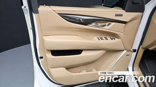Cadillac Escalade 2020 — Photo 18/34