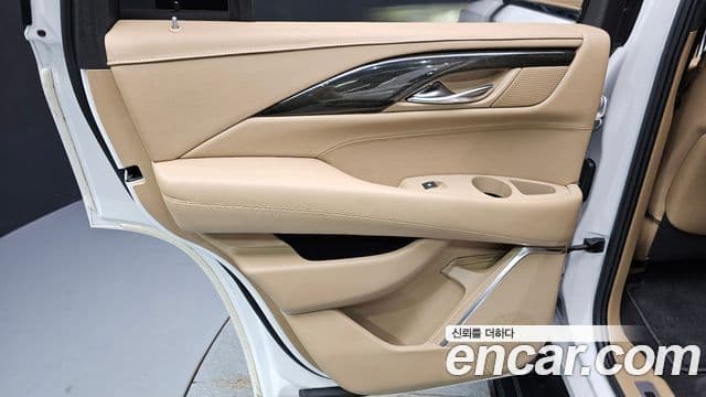 Cadillac Escalade 2020 — Photo 20/34