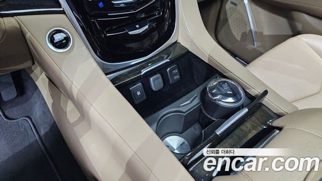 Cadillac Escalade 2020 — Photo 29/34