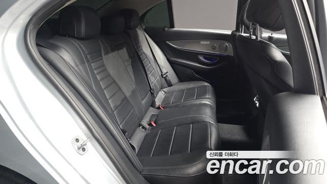 Mercedes-Benz E-Class 2019 — Фото 11/20