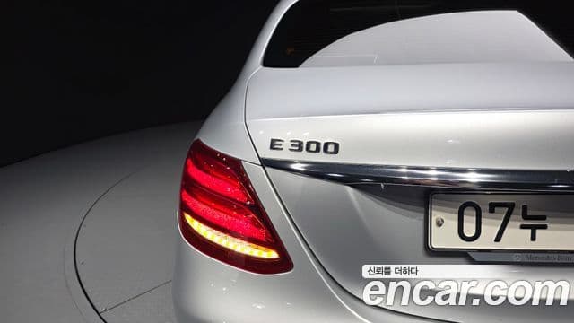 Mercedes-Benz E-Class 2019 — Şəkil 21/36