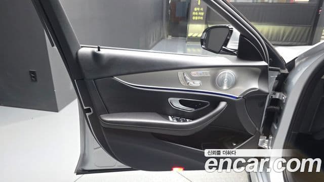 Mercedes-Benz E-Class 2019 — Şəkil 27/36