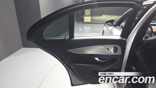 Mercedes-Benz E-Class 2019 — Şəkil 32/36