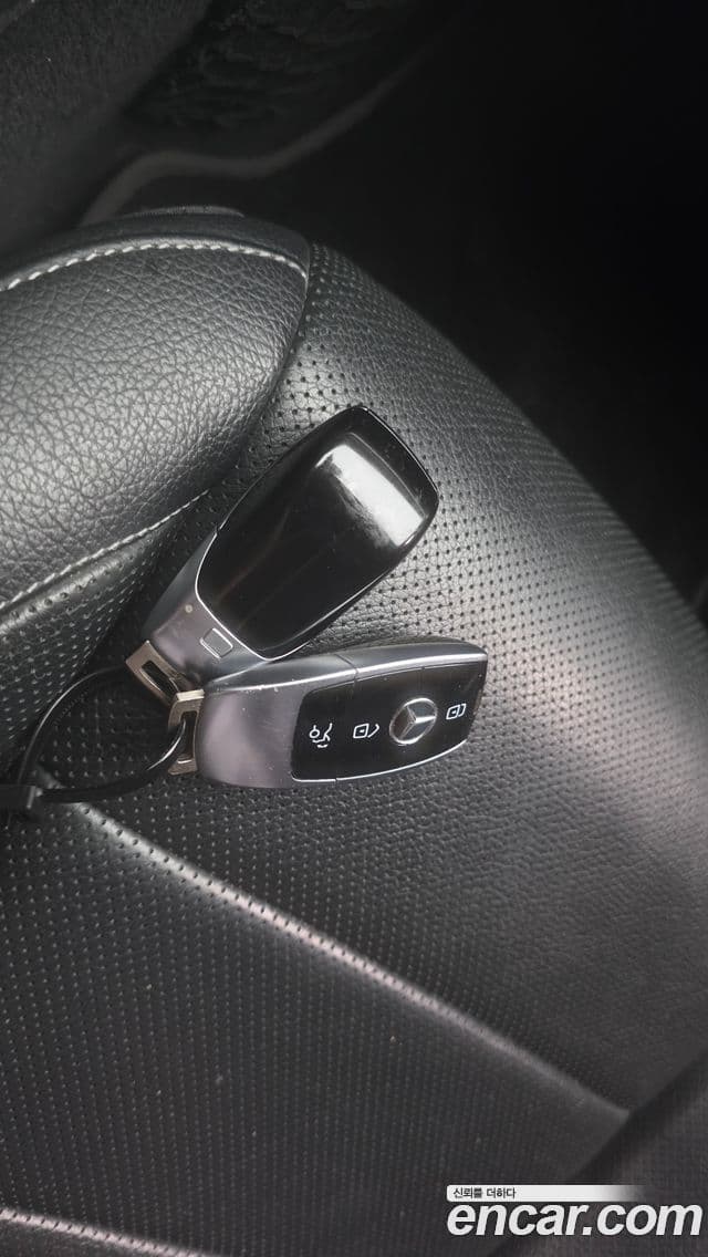 Mercedes-Benz E-Class 2019 — Şəkil 35/36