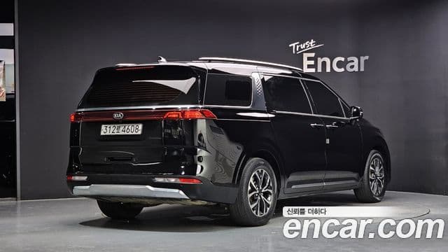 Kia Carnival 2021 — Фото 2/20