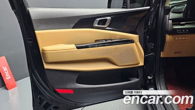 Kia Carnival 2021 — Şəkil 28/30