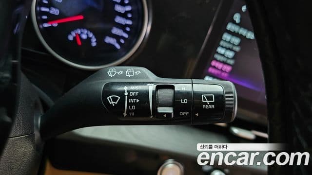 Kia Carnival 2021 — Şəkil 25/30
