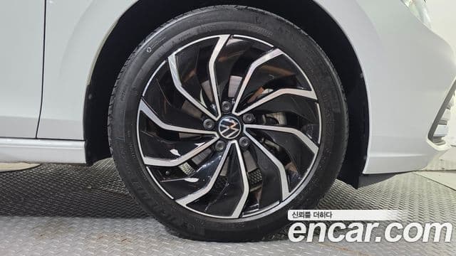 Volkswagen Golf 2023 — ფოტო 23/34