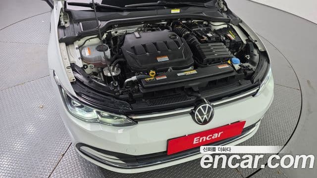 Volkswagen Golf 2023 — ფოტო 13/34