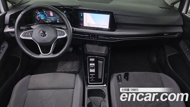 Volkswagen Golf 2023 — ფოტო 28/34