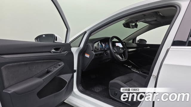 Volkswagen Golf 2023 — ფოტო 12/34