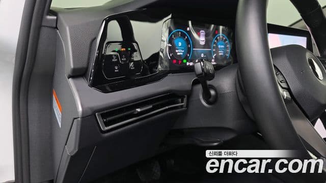 Volkswagen Golf 2023 — ფოტო 27/34