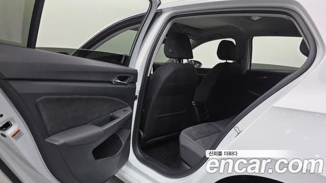 Volkswagen Golf 2023 — ფოტო 18/34