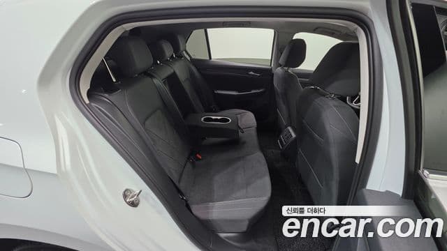 Volkswagen Golf 2023 — ფოტო 24/34