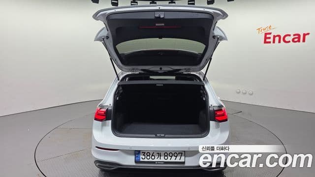Volkswagen Golf 2023 — ფოტო 1/34