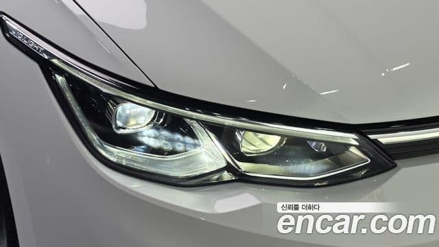 Volkswagen Golf 2023 — Şəkil 10/34