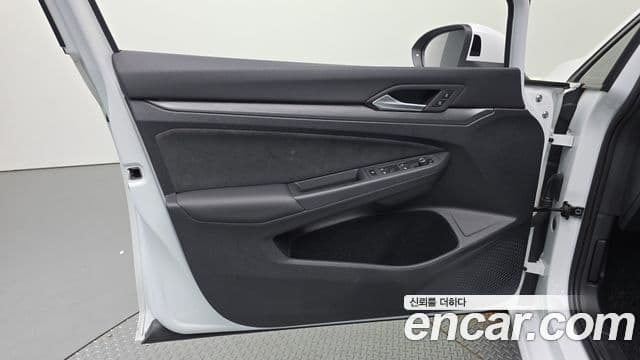 Volkswagen Golf 2023 — ფოტო 14/34