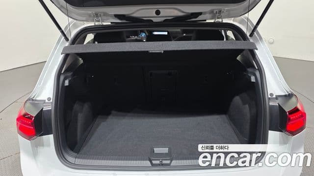 Volkswagen Golf 2023 — Şəkil 20/34