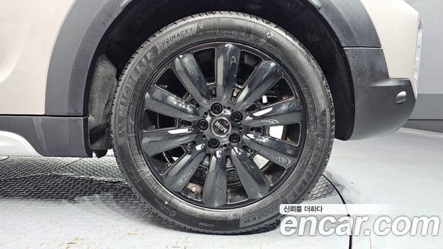 Mini Cooper Countryman 2023 — Şəkil 28/32